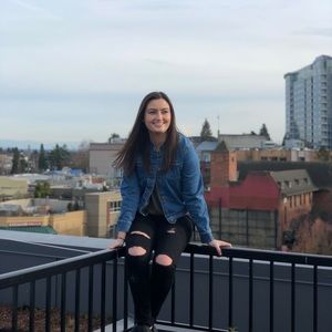 Meet your Posher, Casey